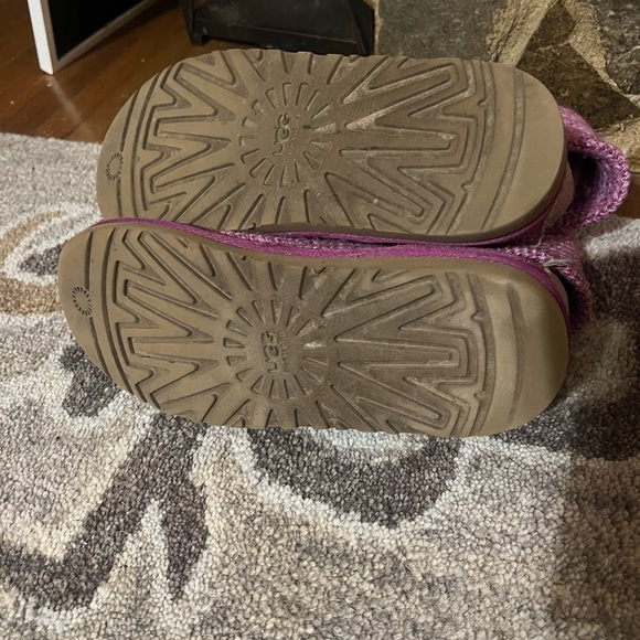 Ugg sweater boots, style: Classic Cardy, size: 4 - Picture 10 of 10